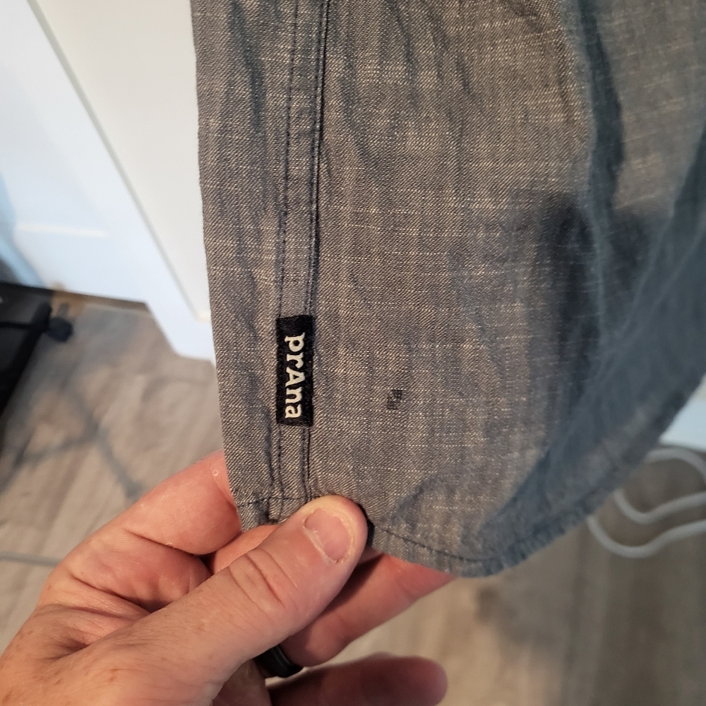 Prana Shoet Sleece Button Down Blue Woven Cotton Chambray Shirt Size Large - Picture 6 of 6